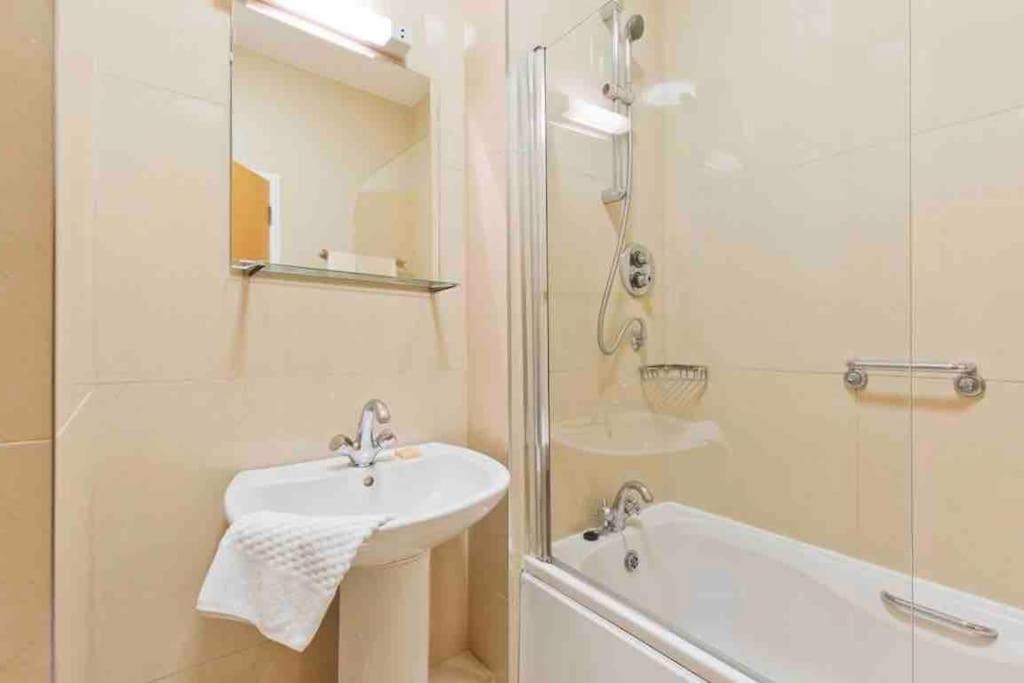 Luxury Two Bedroom Apt In ダブリン エクステリア 写真